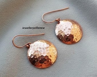 Pendientes de disco de cobre martillado hechos a mano, alambre de plata de ley, estilo bohemio hippie.