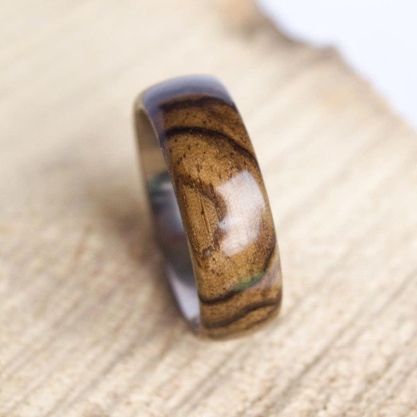 Grenzenloser Titanring mit Bocote Holz Overlay / 6mm oder 8mm in Breite und diversen Größen / Herren- oder Damenring, Geschenk.