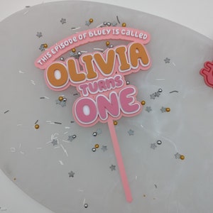 Topper per torta Bluey - Festa a tema Bluey - Topper per torta di compleanno - Topper per torta in acrilico - Topper per torta personalizzato - Festa di compleanno Bluey