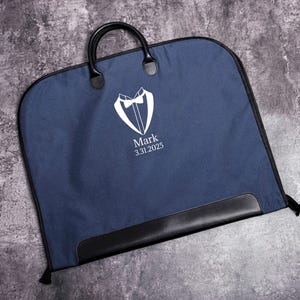 Maßgeschneiderte bestickte Oxford-Stofftasche, Briefanzugtasche, Kleidertasche mit Ledergriff, Geschenk für den Trauzeugen, Geschenk für den Trauzeugen, Namenstasche nach Maß