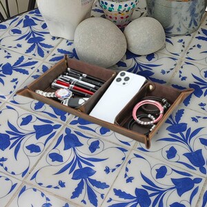 Vassoio in pelle di vacchetta con incisione personalizzata per scatola portaoggetti da scrivania per ufficio, portachiavi personalizzato, regalo di compleanno unico per fidanzato, fidanzata, padre