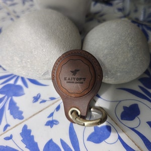 Gravure personnalisée avec étui AirTag en cuir de vachette, housse AirTag personnalisée, porte-clés AirTag avec crochet, porte-clés AirTag personnalisé, cadeau unique
