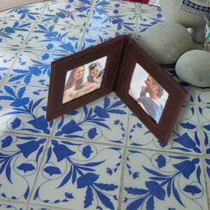 Cornice per foto in pelle di vacchetta con incisione personalizzata, portafoto da tavolo pieghevole e portatile per ufficio, regalo di compleanno unico