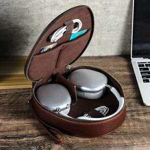 パーソナライズされた彫刻牛革AirPods MaxケースカスタムAirPods MaxカバーAirPods Maxボックスフック付き父親ボーイフレンドユニークなギフト