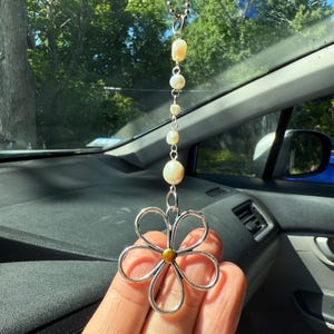 Handmade Flower Car Charm. Freshwater pearl. Aesthetic and Unique Car Accessory. Cute Rearview Mirror Decoration for Women. Gifts for Her
