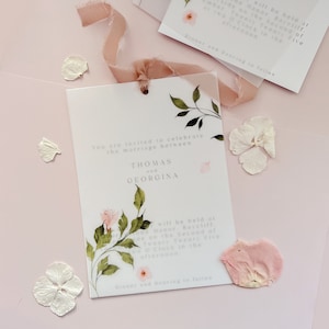 Invitation de mariage en vélin de fleurs sauvages / Carte de papeterie florale / Printemps rêveur / Boho fait à la main / Veste de fleurs pressées Meadow Garden