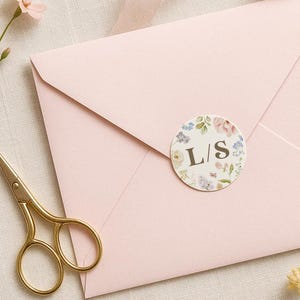 Stickers mariage fleurs sauvages personnalisés | Pour enveloppes floral pastel pastel | Papeterie de mariage initiale personnalisée | Sticker rond 35 mm