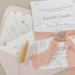 Mariage de fleurs sauvages pressées à la main / Suite d'invitations de jardin / Carte de papeterie florale / Bordure tachée / Fleurs bohèmes faites main botaniques
