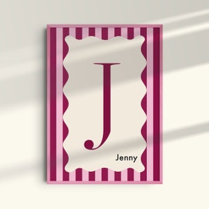 Estampados personalizados de letras, meneos y rayas. Personalízalo completamente agregando tu inicial, nombre y elige entre 8 colores diferentes.