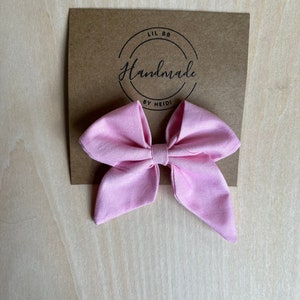 Pinza para el pelo de tela rosa de 3&quot; hecha a mano / Accesorio clásico con pinza de cocodrilo para niñas