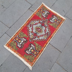 Vintage Turkish Wool Rug: Small Oushak Bohemian Doormat (1.8 x 3.1 ft)