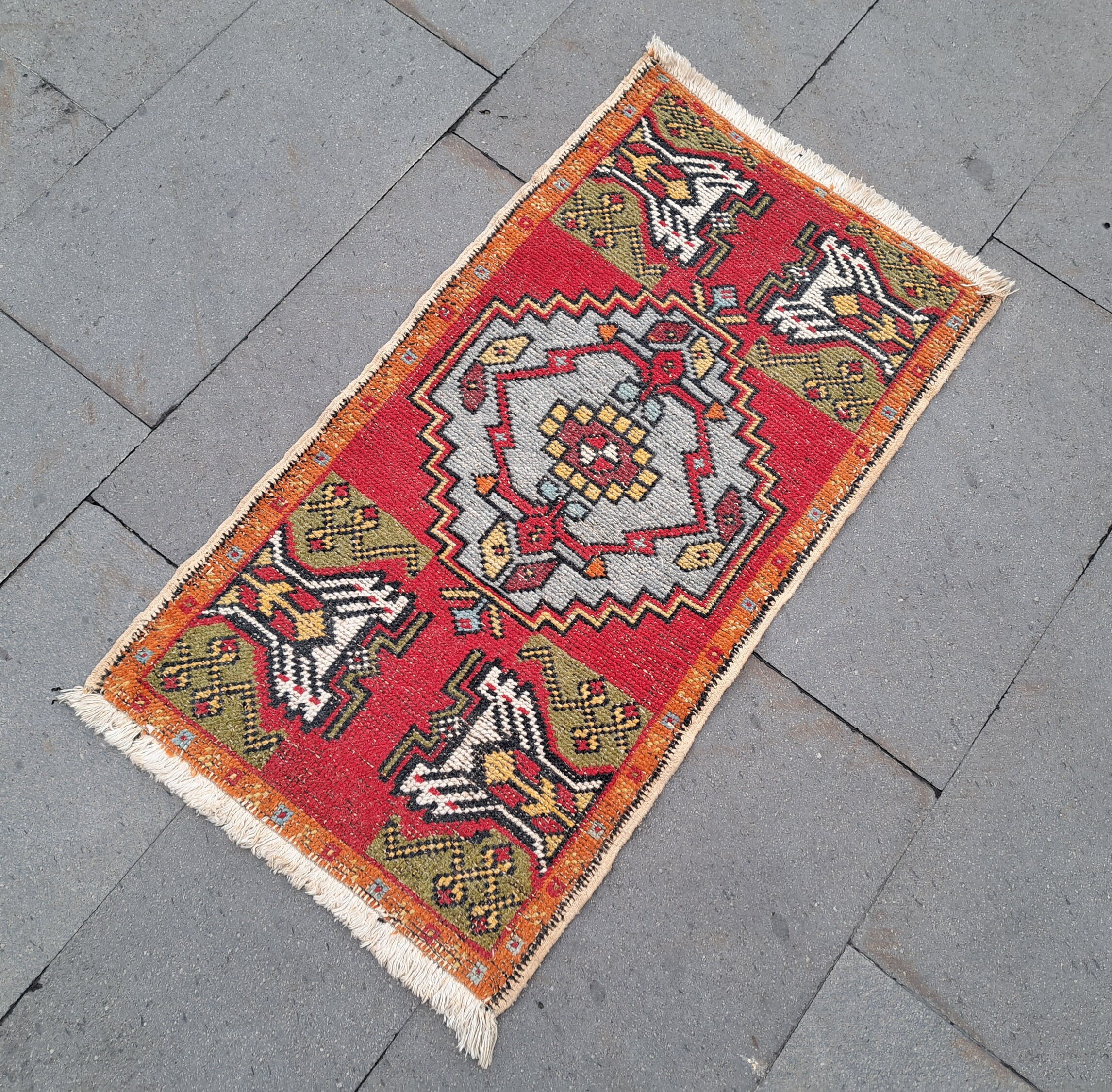 ヴィンテージトルコウールラグ：スモール ウシャック ボヘミアン