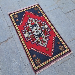 Vintage Turkish Wool Rug: Small Oushak Bohemian Doormat (1.8 x 3.1 ft)