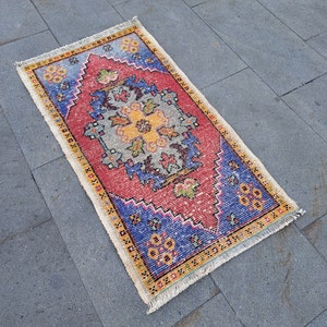 Petit tapis turc vintage en laine : rouge, jaune, bleu (1,8 x 3,2 pi)