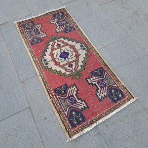 Piccolo tappeto turco vintage in lana: zerbino Oushak (1,6 x 3,3 piedi)