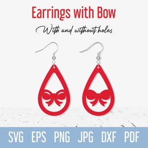 Puede incluir: Pendientes rojos en forma de lágrima con un corte de lazo. Los pendientes están disponibles con o sin agujeros para colgar.