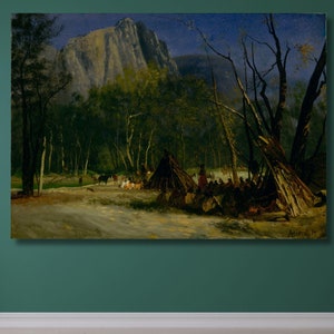 Può includere: Un dipinto che rappresenta un gruppo di persone riunite in una radura del bosco. La scena è dominata da un grande monte roccioso sullo sfondo. Le persone sono vestite con abiti semplici e sembrano essere impegnate in qualche tipo di attività. Il dipinto è realizzato in uno stile realistico e presenta una tavolozza di colori tenui.