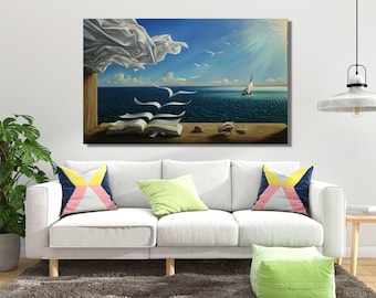 Könnte beinhalten: Ein rechteckiger Wandkunstdruck mit einer surrealen Meereslandschaft, bei der ein offenes Buch auf einem Holzsims liegt. Weiße Seiten verwandeln sich in fliegende Vögel vor einem tiefblauen Ozean und Himmel. Ein Segelboot schwimmt am Horizont.
