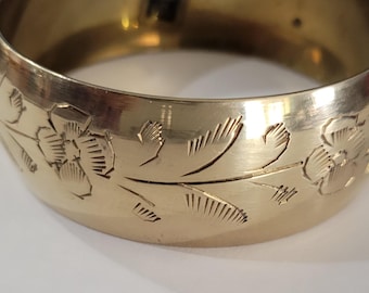 Vtg Brass Bracelet/Bangle Etched Flowers  Size 2.75&quot;X 1&quot; Made In India