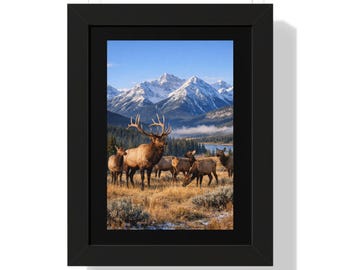 Póster vertical enmarcado de una manada de alces en un valle montañoso / Arte mural con paisaje de vida silvestre
