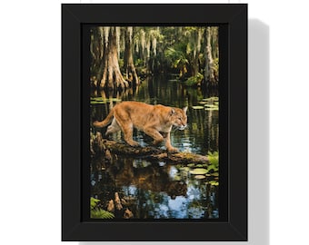 Póster vertical enmarcado de pantera de Florida con león de montaña / Escena de pantano de vida silvestre