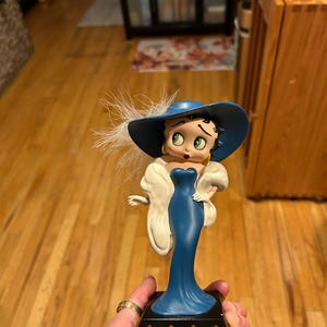 Betty Boop Danbury Mint Collector Figurine “Glamour Girl”