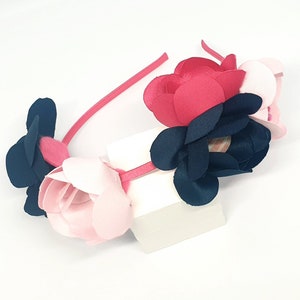 Blumen Stirnband, Blumen Kopf Accessoire, Satin, Mädchen Stirnband, Luxus Stirnband, schickes Haar Accessoire, Blumen Mädchen Tiara, Brautjungfer Stirnband