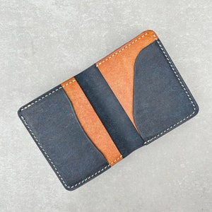 Portafoglio personalizzato in pelle bifold / Portafoglio in pelle pieno fiore / Portafoglio verticale maschile / Porta carte da uomo con incisione personalizzata / Portafoglio monogrammato