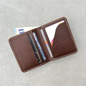 Cartera plegable vertical - Marrón oscuro - Cuero curtido vegetal de grano completo de primera calidad 100 % artesanal, cosido a mano