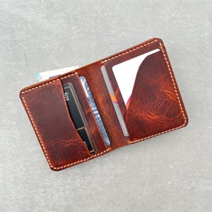 Portafoglio in pelle personalizzato a due ante / Portafoglio in pelle pieno fiore / Portafoglio verticale maschile / Porta carte da uomo con incisione personalizzata / Portafoglio monogrammato