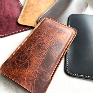 Personalized Handmade Leather iPhone Sleeve – Veg Tan | Fits iPhone 16 & More | Soft Case Friendly Holster Pouch  |  iPhone 15,iPhone 14