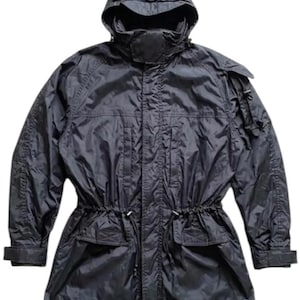 Vintage Moschino Tech Jacket Zwart, Archive Utility Parka, Oversized Windbreaker met Capuchon, Minimalistische Tactische Jas
