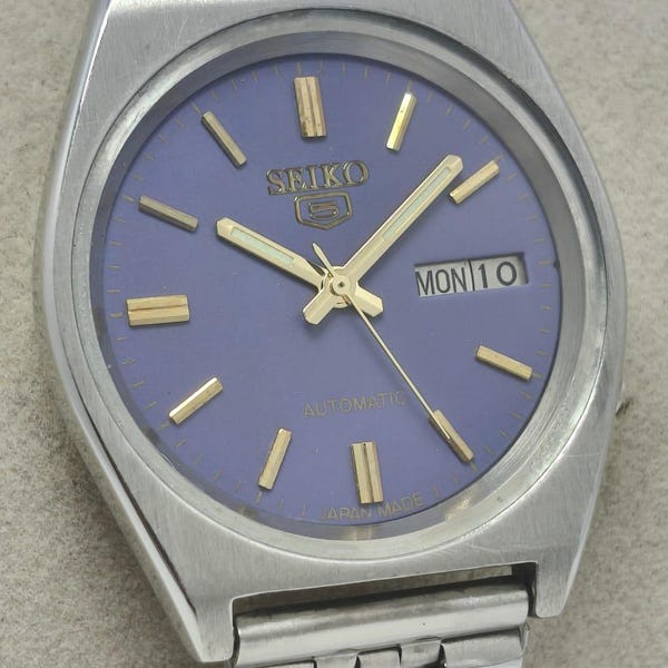 Vintage Seiko 5 Automatic Watch: Purple Dial Day/Date, Japan Made