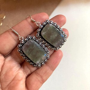 Pendientes de piedra preciosa de fluorita natural, pendientes colgantes de diseñador, joyería de plata de ley 925, regalo de aniversario, regalo para mamá de 2,17&quot;