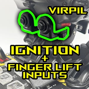 Könnte beinhalten: Ein schwarzer VIRPIL-Flugstock mit zwei grünen Knöpfen mit der Aufschrift "IGNITION" und "FINGER LIFT INPUTS".