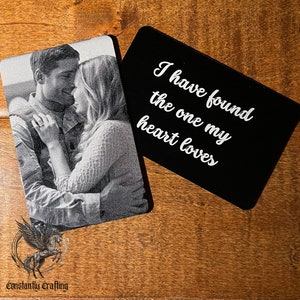 Tarjeta de billetera con foto grabada con láser Love Note: regalo personalizado de larga duración con opciones de personalización