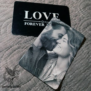 Tarjeta de billetera con foto grabada con láser Love Note: regalo personalizado de larga duración con opciones de personalización