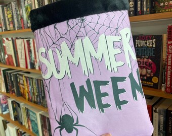 Handgemaakte Summerween Book Sleeve | Spookachtige en trendy boekenbeschermer | Geschikt voor standaard paperbacks | Perfect cadeau voor Halloween-liefhebbers