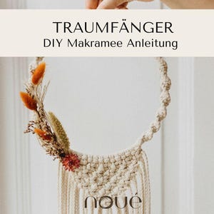 May include: A macrame dreamcatcher with dried flowers in shades of orange, yellow, and red. The circular frame is made of woven natural-coloured rope, with a woven centre and hanging fringe. Text at the top reads "TRAUMFÄNGER DIY Makramee Anleitung".