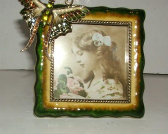 Marco de fotos vintage de estilo antiguo Art Nouveau con forma de mariposa de metal esmaltado