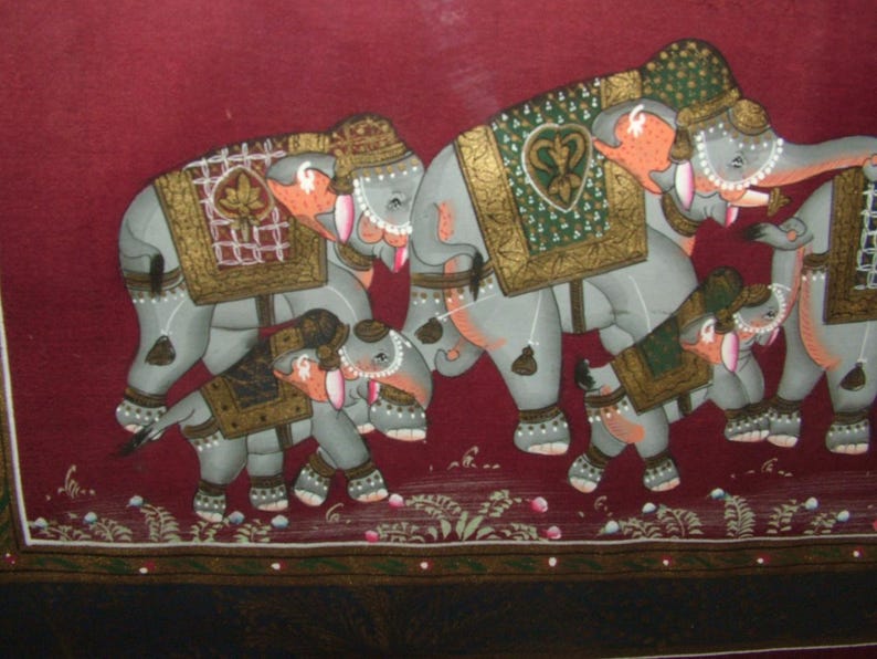 Pintura india vintage que representa un desfile de elefantes enmarcada y esmaltada en seda. imagen 3