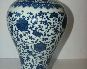 Vintage Antique Chinese Blue & White Meiping Vase