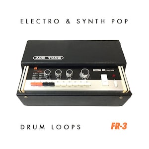 Può includere: Batteria elettronica Rhythm Ace FR-3 nera e argentata con una custodia nera e controlli argentati. La macchina ha una luce rossa sul davanti e il testo "Rhythm Ace" è stampato sul davanti.