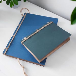 Cuaderno grande vintage tamaño A4, encuadernación de cuerda, tapa negra, papel kraft, hojas en blanco tamaño A5, cuaderno de bocetos retro hecho a mano, regalo para artistas y escritores.