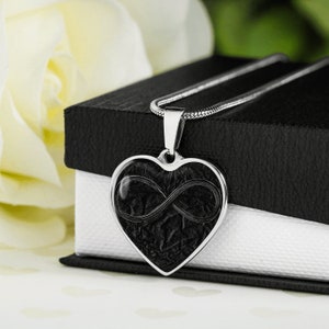 Colar de coração preto personalizado, colar de coração gravado, colar gótico, presentes personalizados, pingente de coração gravado
