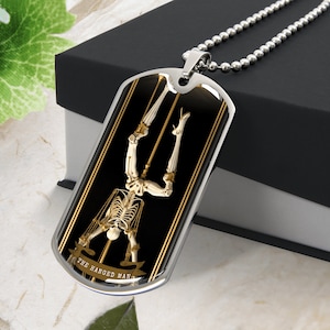 Personalisierte Tarot-Karten-Halskette mit gehängtem Mann, gravierte Tarot-Karten-Halskette, Tarot-Karten-Halskette Silber, Unisex-Tarot-Schmuck