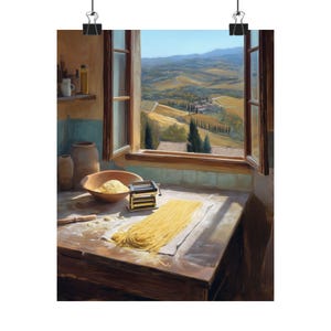 Puede incluir: Una cocina rústica con una ventana que da a un paisaje verde ondulado. Una mesa de madera con un tazón de harina, una máquina para hacer pasta y pasta fresca. La escena evoca un encanto de campiña italiana.