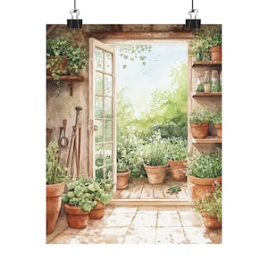 Puede incluir: Una pintura de acuarela de un invernadero soleado con una puerta abierta. El invernadero está lleno de plantas en macetas y herramientas de jardinería. La escena es brillante y aireada, con vistas a un exuberante jardín exterior.