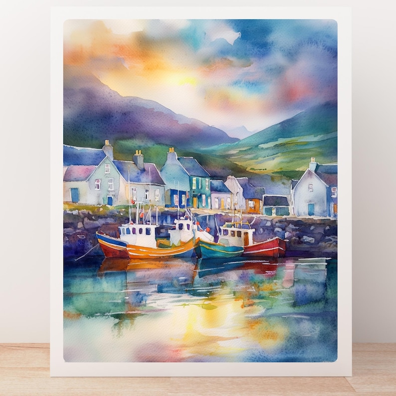 Puede incluir: Pintura acuarela de un peque&ntilde;o pueblo con casas coloridas y barcos en un puerto. El cielo es de un azul vibrante con nubes y una puesta de sol dorada. El agua refleja los colores del cielo y los barcos.