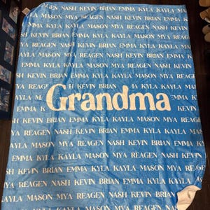 Personalized Grandma Blanket, Custom Name Blanket with Any Text or Names in Background, Soft Throw Gift for Grandma, Nana, Mimi ,mother day bild 2